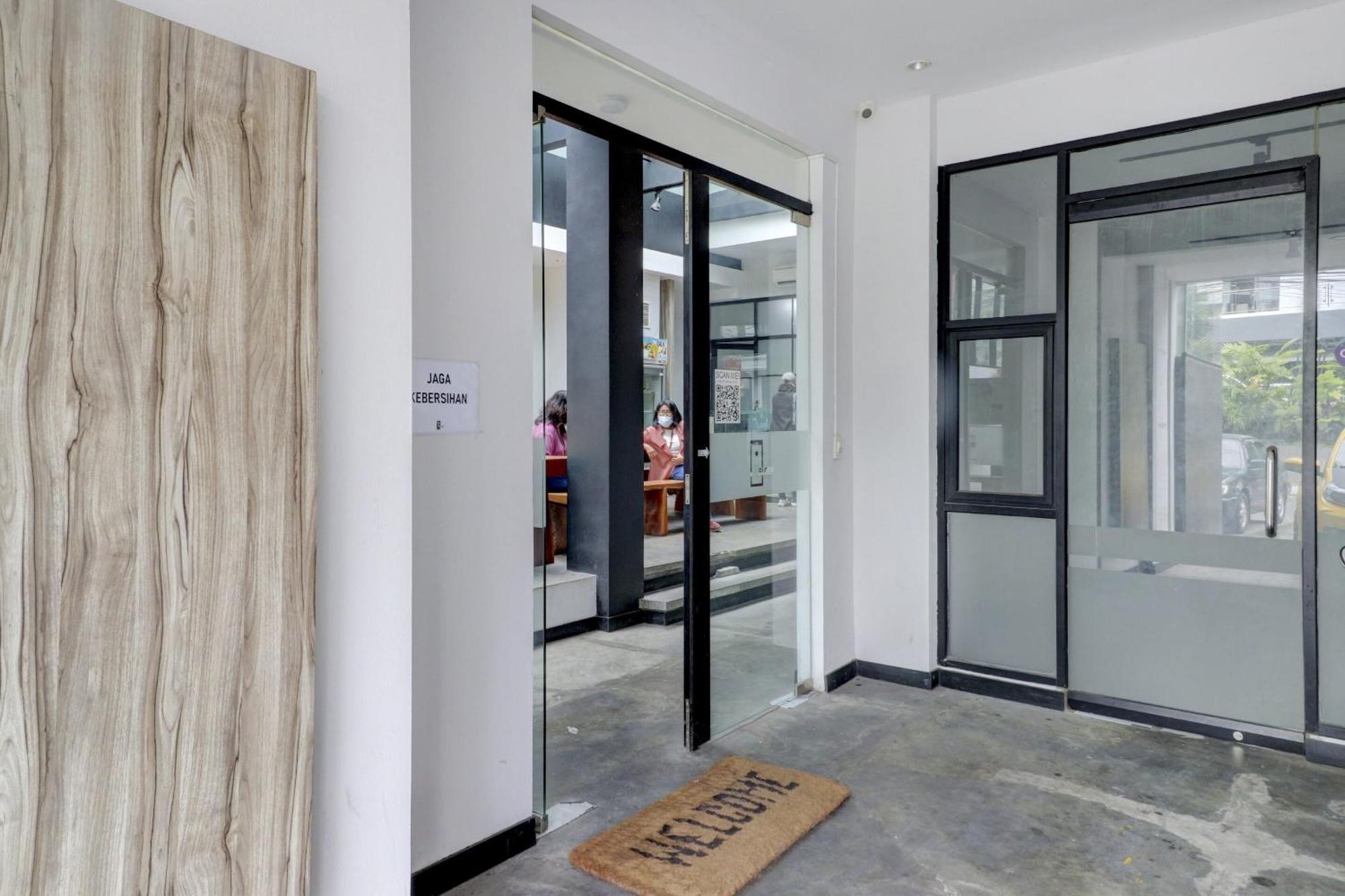 Oyo Flagship 90775 I Sleep Bandung