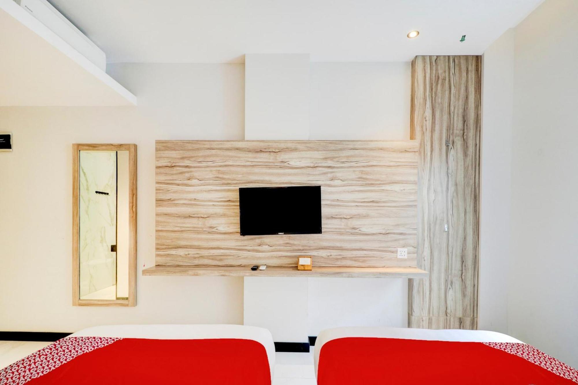 Oyo Flagship 90775 I Sleep Hotel 3*