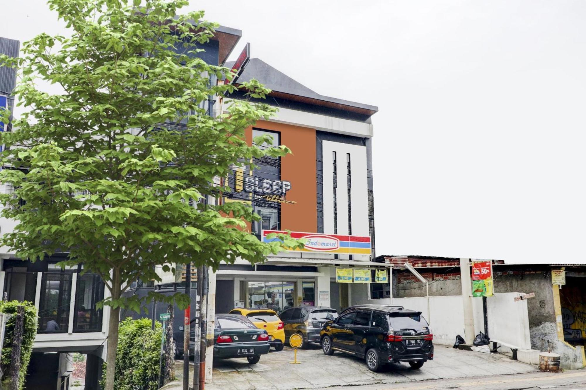 Oyo Flagship 90775 I Sleep Hotel